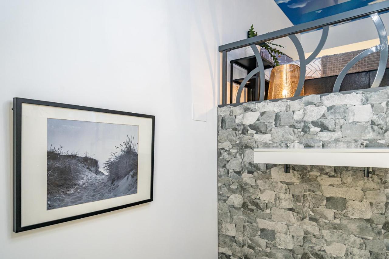 Exquisite Studio Apartment With An Original Design Valenza Esterno foto