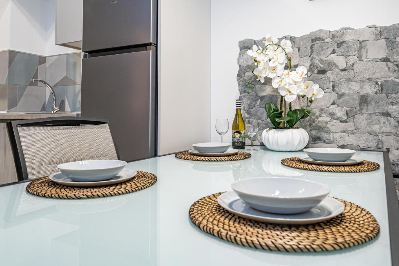 Exquisite Studio Apartment With An Original Design Valenza Esterno foto