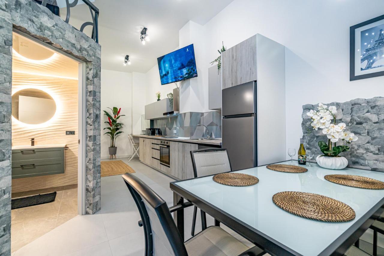 Exquisite Studio Apartment With An Original Design Valenza Esterno foto