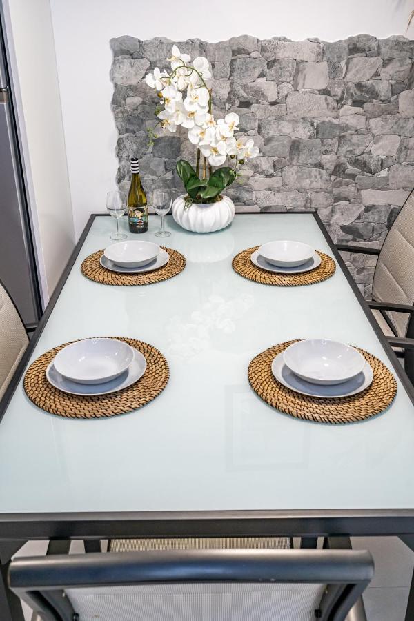 Exquisite Studio Apartment With An Original Design Valenza Esterno foto