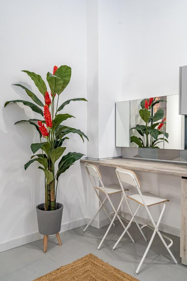 Exquisite Studio Apartment With An Original Design Valenza Esterno foto