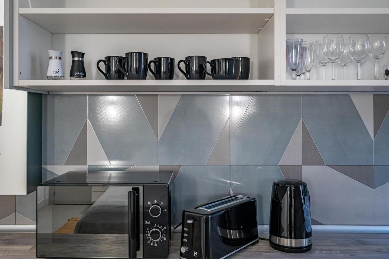 Exquisite Studio Apartment With An Original Design Valenza Esterno foto