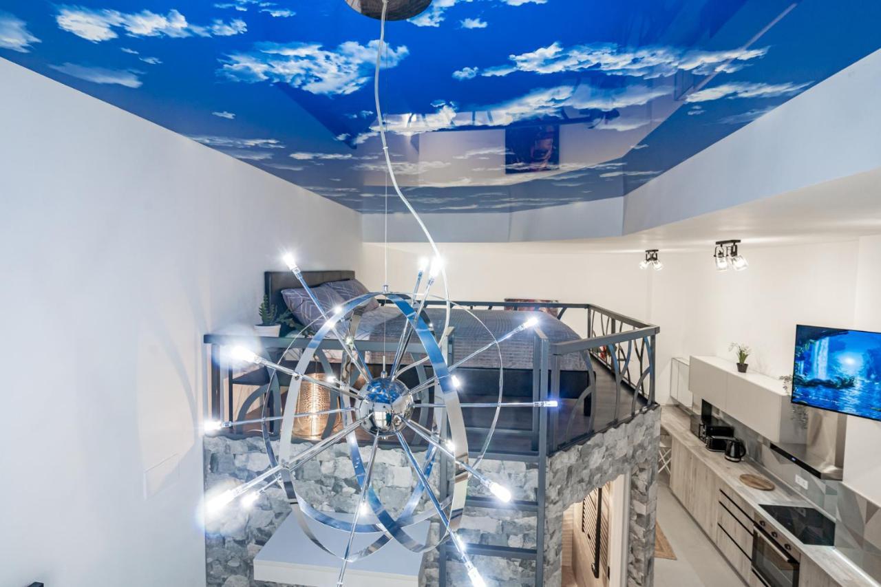 Exquisite Studio Apartment With An Original Design Valenza Esterno foto