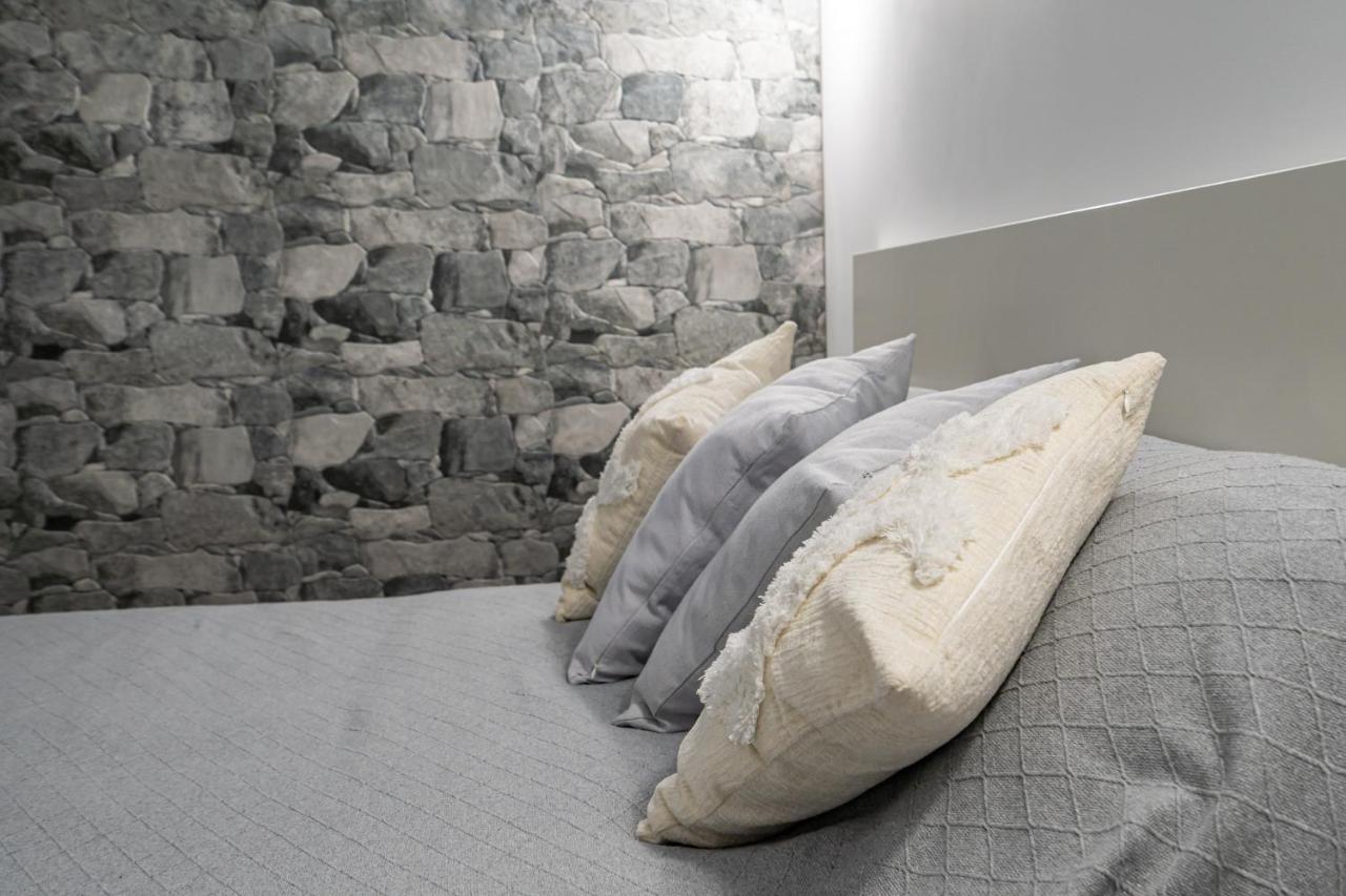 Exquisite Studio Apartment With An Original Design Valenza Esterno foto