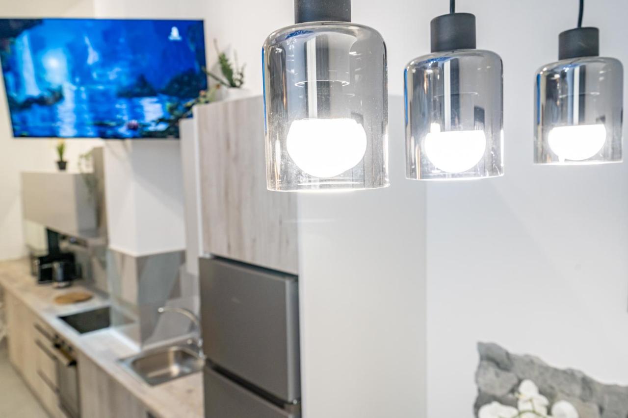 Exquisite Studio Apartment With An Original Design Valenza Esterno foto