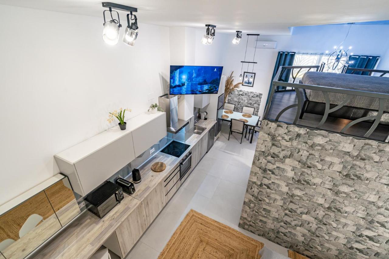 Exquisite Studio Apartment With An Original Design Valenza Esterno foto