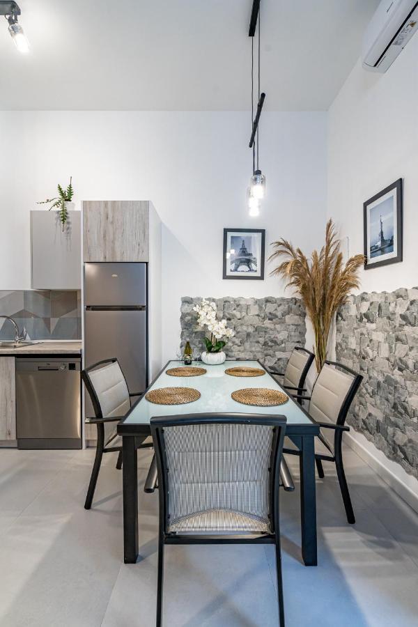 Exquisite Studio Apartment With An Original Design Valenza Esterno foto