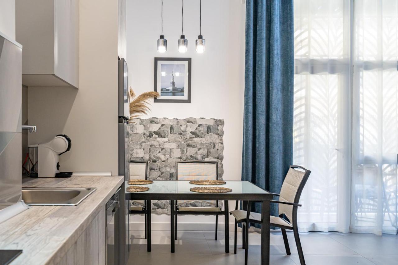 Exquisite Studio Apartment With An Original Design Valenza Esterno foto