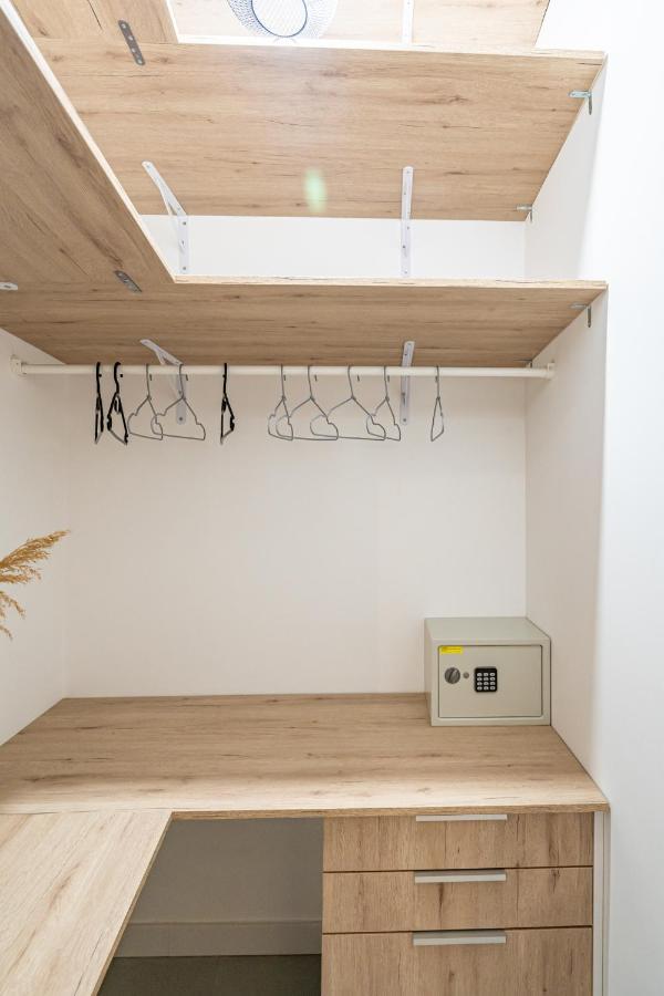 Exquisite Studio Apartment With An Original Design Valenza Esterno foto