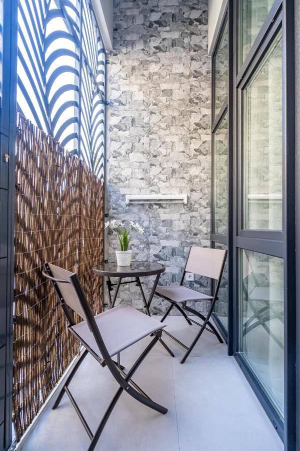 Exquisite Studio Apartment With An Original Design Valenza Esterno foto