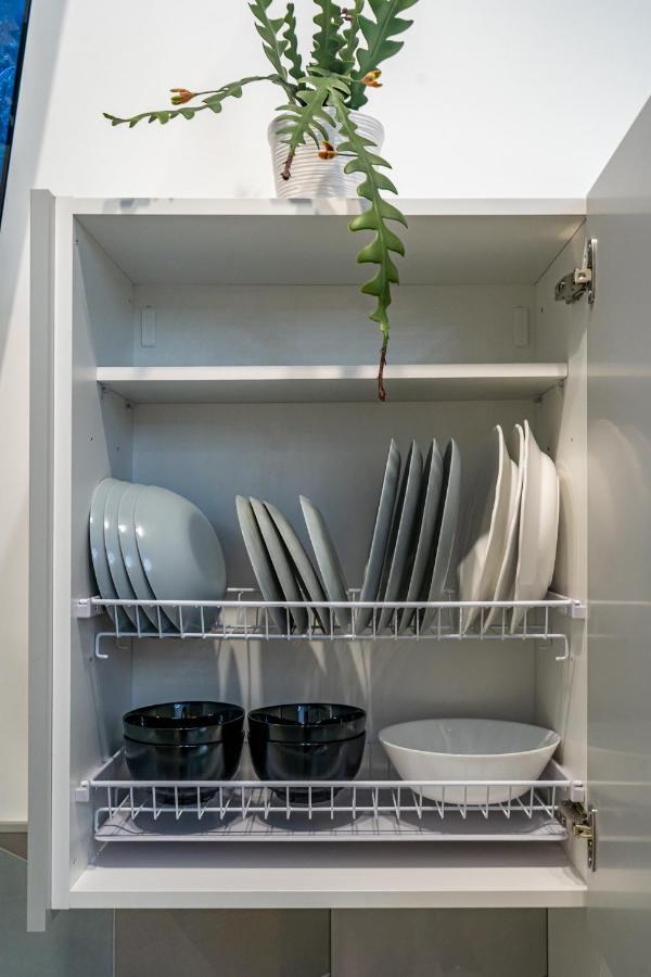 Exquisite Studio Apartment With An Original Design Valenza Esterno foto